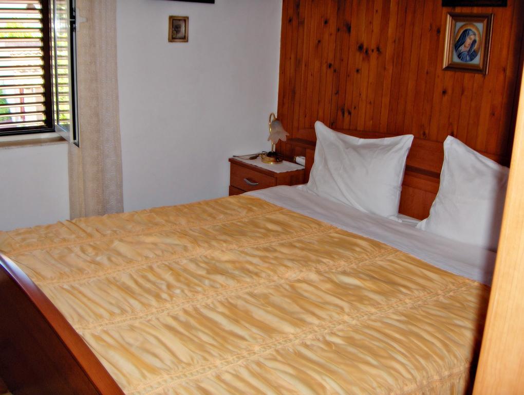 Guest House Roza Vrboska Room photo